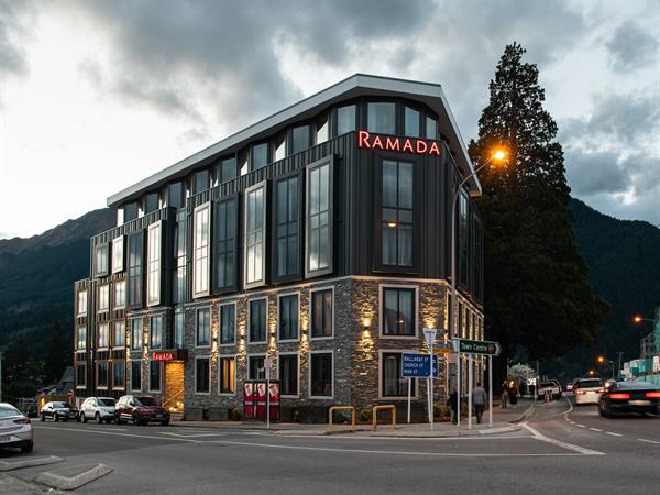 Safari Hotels