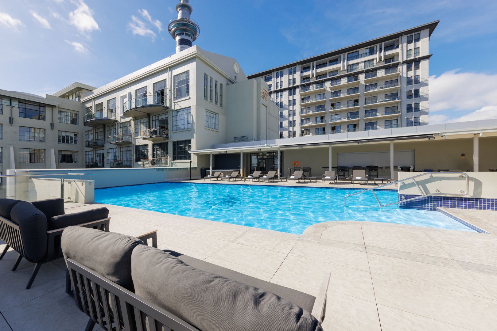rendezvous auckland pool deck