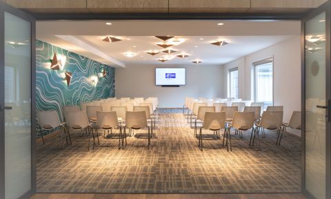 Holiday Inn Express & Suites Queenstown